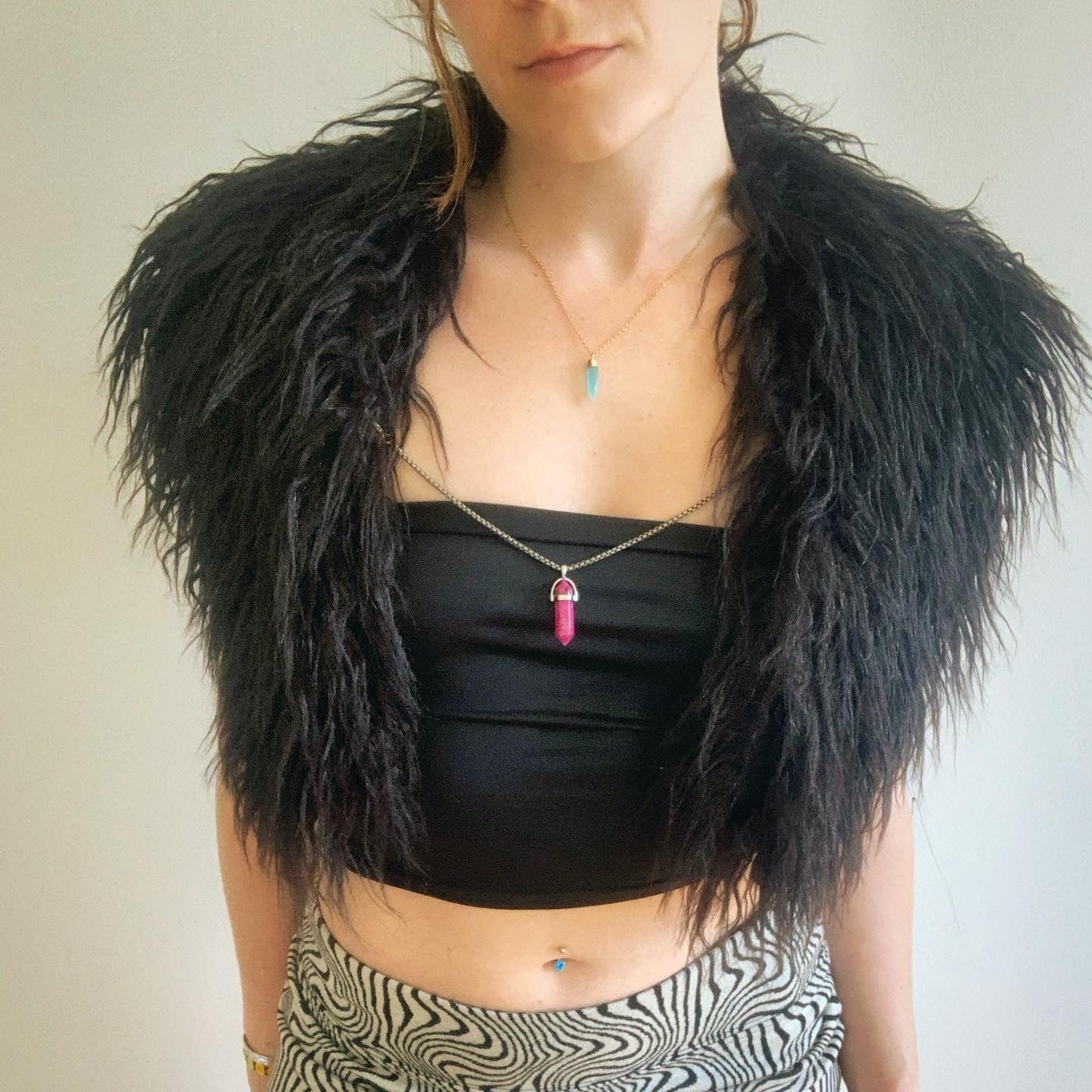 Black U-Shaped Fluffe Wrap w/ Hideaway Pocket & Pendant Chain