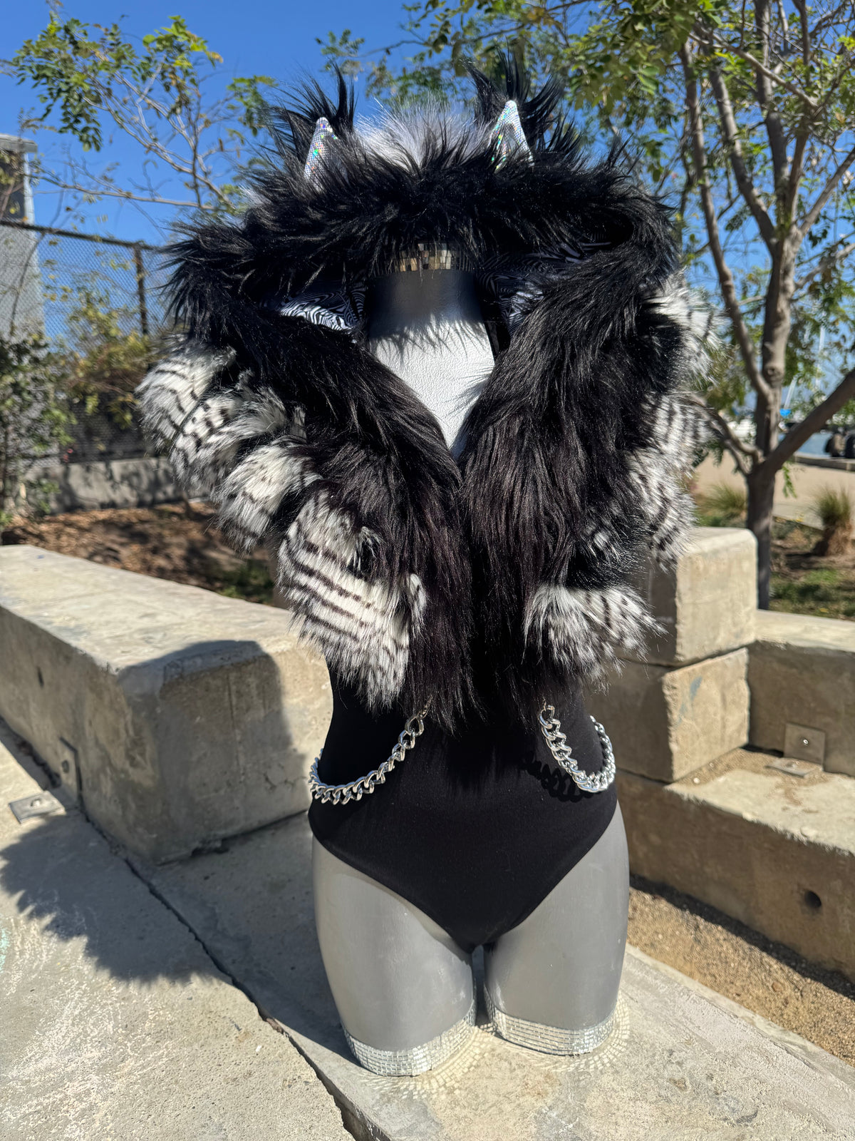 Black n' White - Fluffe Hood [READY TO SHIP]