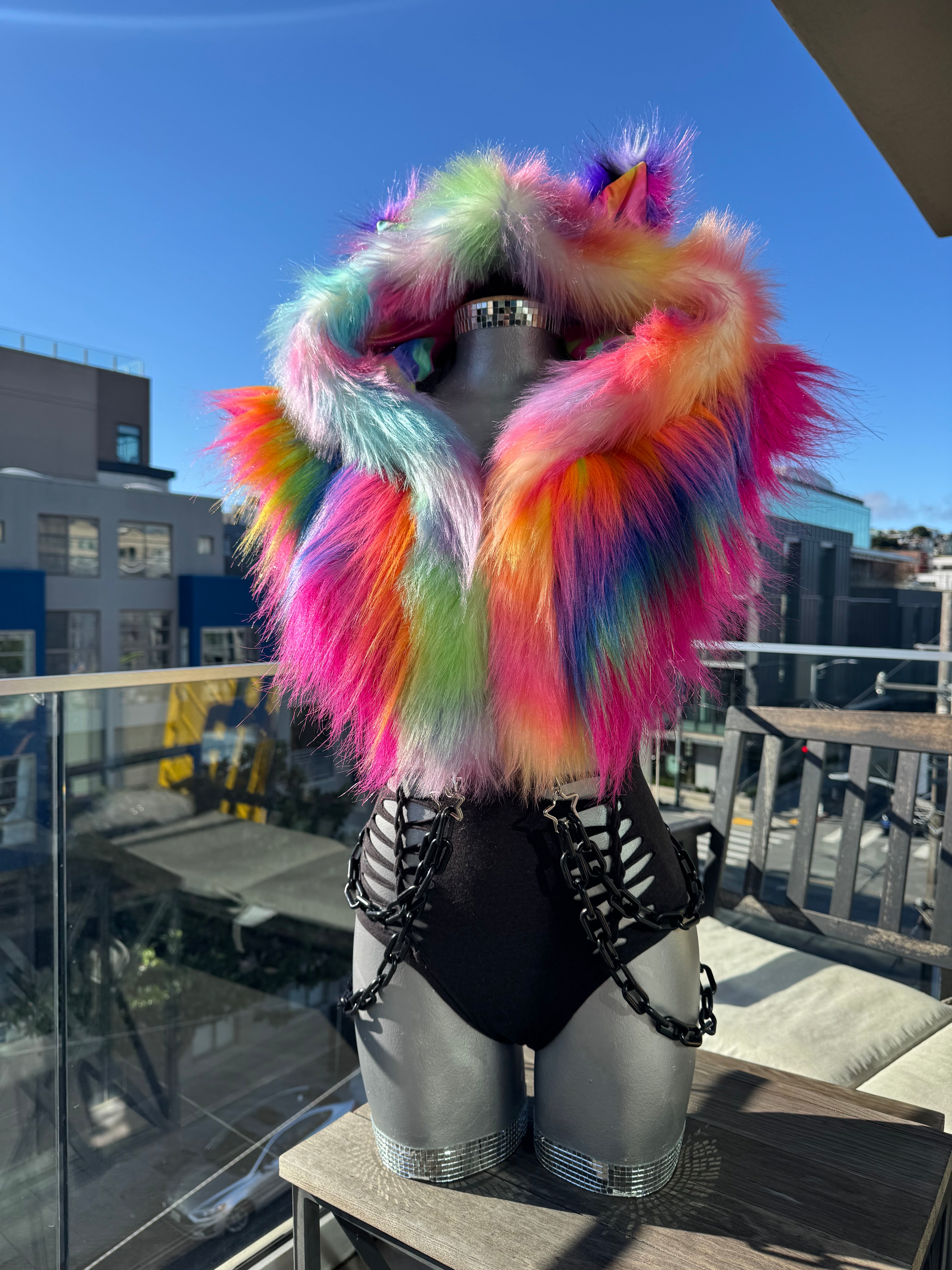 トップス Eaphi FLUFFYPEPLUMVEST Razzberry Baddie - Rainbow Fluffe Hood – WhatTheFluffe